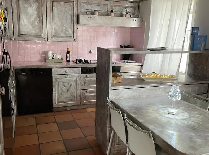 Con Terrazza A Due Minuti Dal