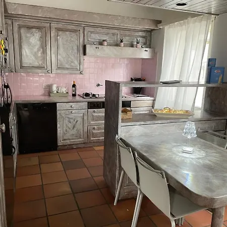 Con Terrazza A Due Minuti Dal